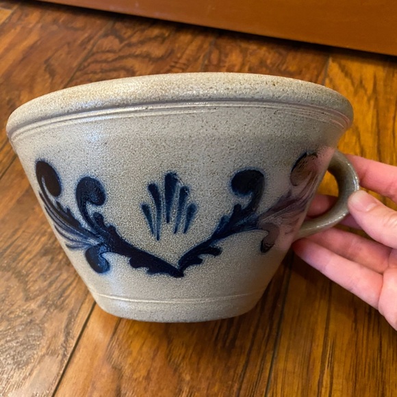 Wisconsin Pottery Salt Glazed Floral Mixing Bowl 8" Wide 1995 Handled Vintage - Picture 4 of 8